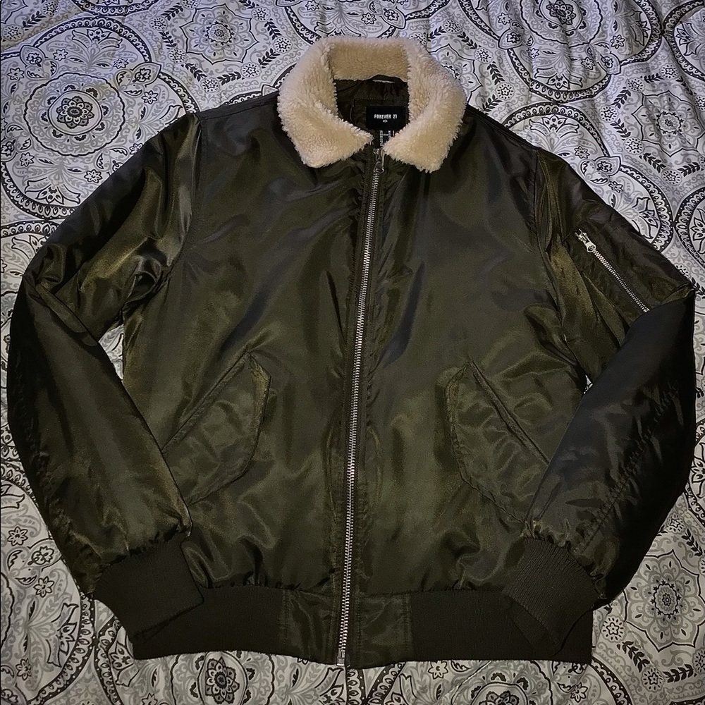 GREEN JACKET WITH FUR COLLAR